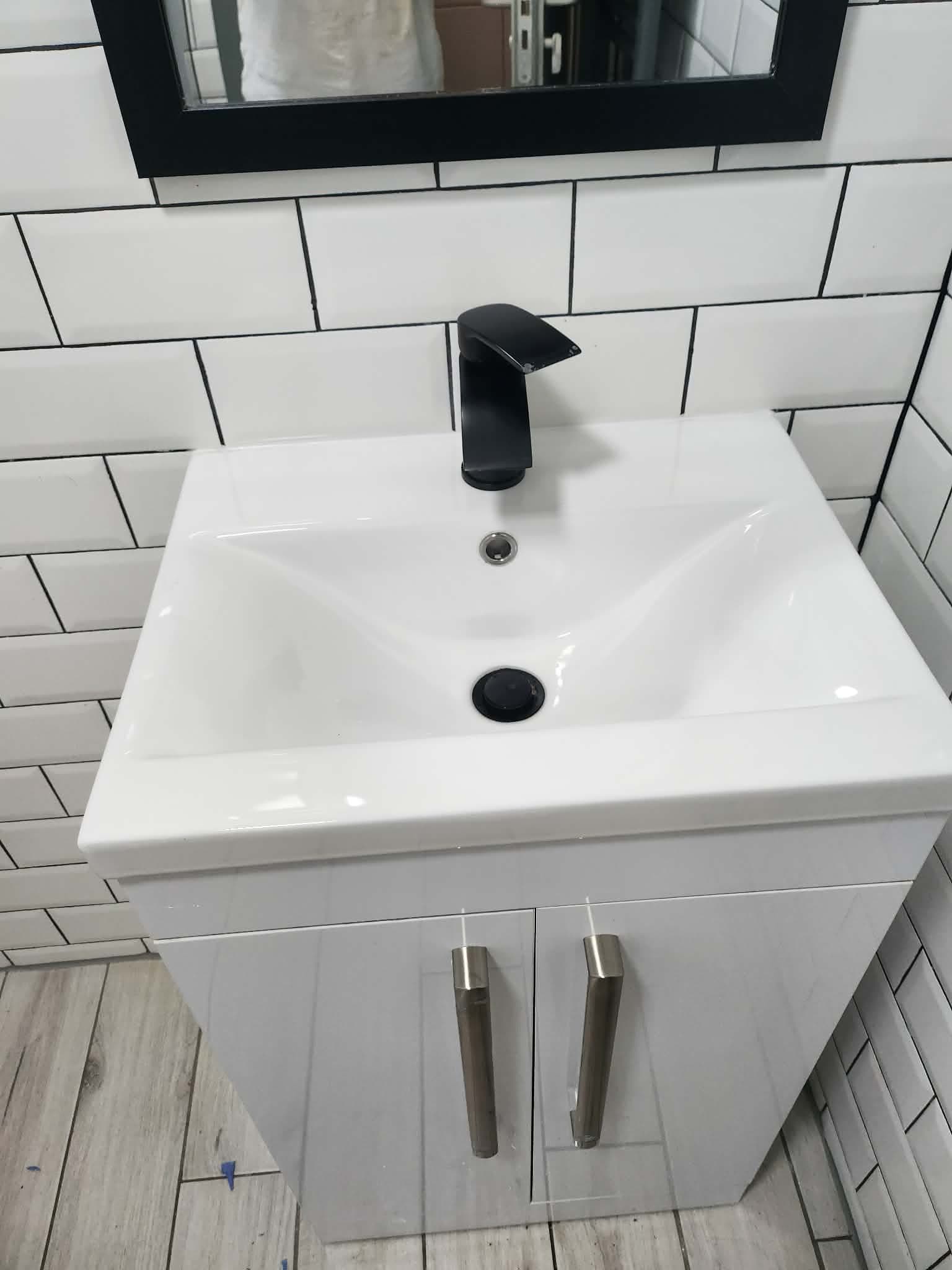 Bathrooms cleanings before cleaning